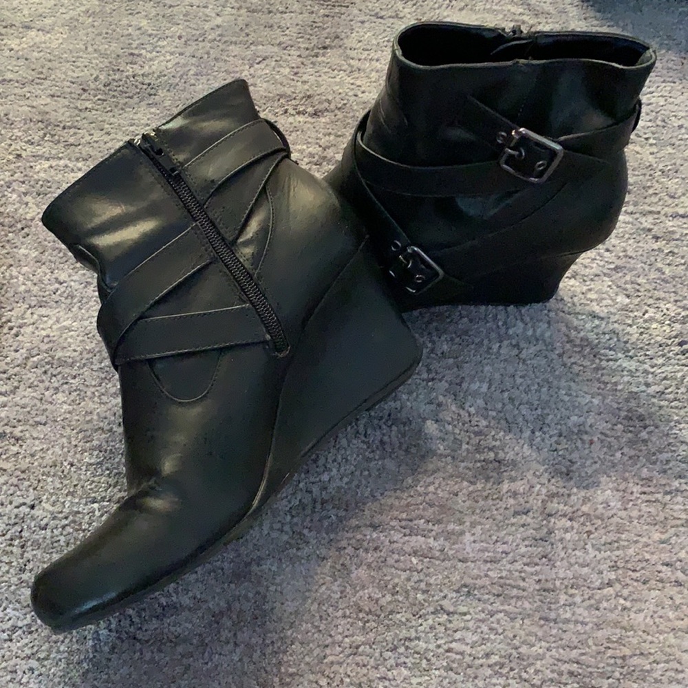 Gently worn Kenneth Cole Reaction wedge booties